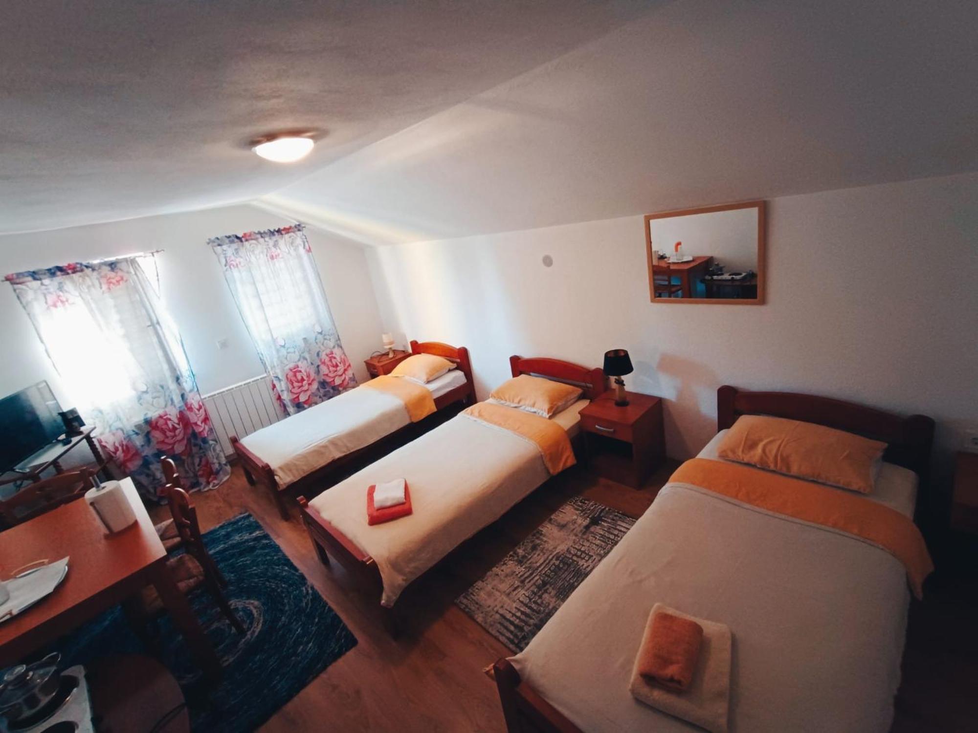 Apartments & Rooms Ramljak Korenica Pokój zdjęcie